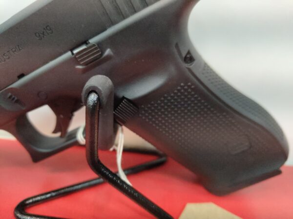 Pre-Owned GLOCK 17 GEN5 .177 Air Pistol - Image 4