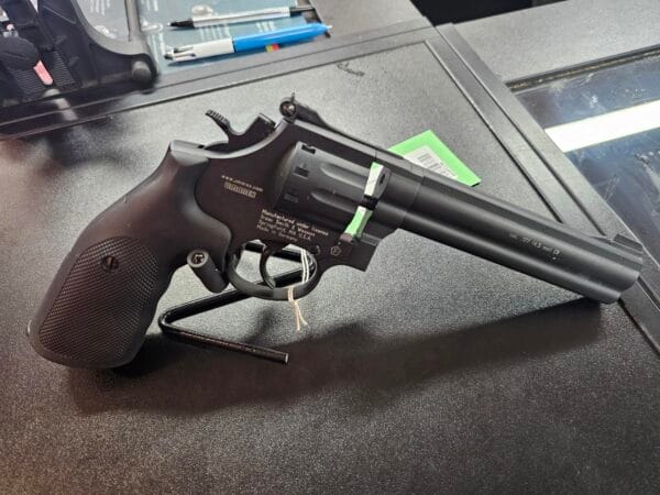 Pre-Owned Smith & Wesson 586 6"